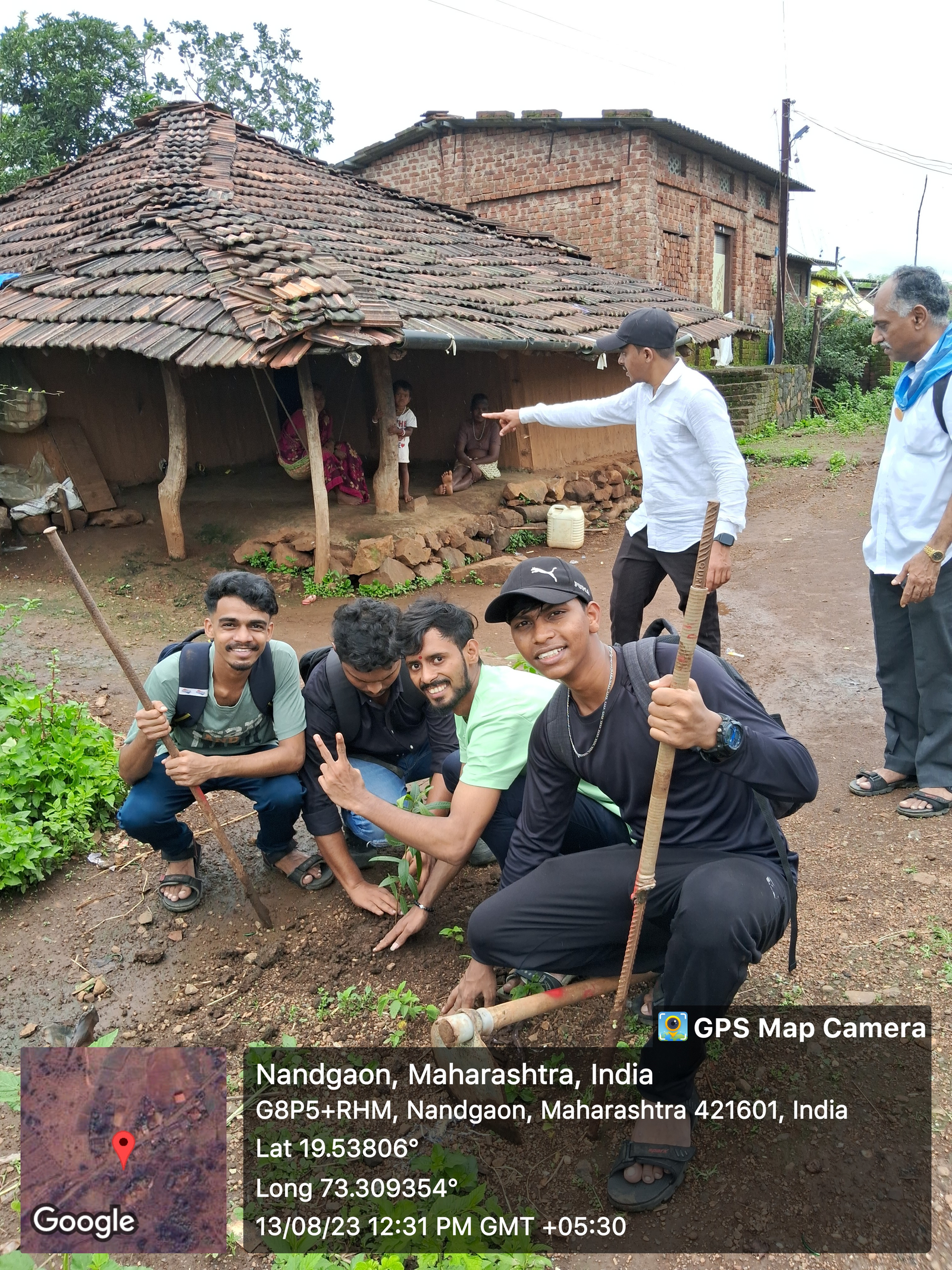 Chembur Karnataka Night College Sharing and Caring